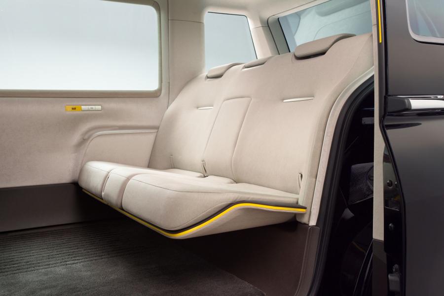  Toyota JPN Taxi Concept 2013 года  (фото 11 из 37)